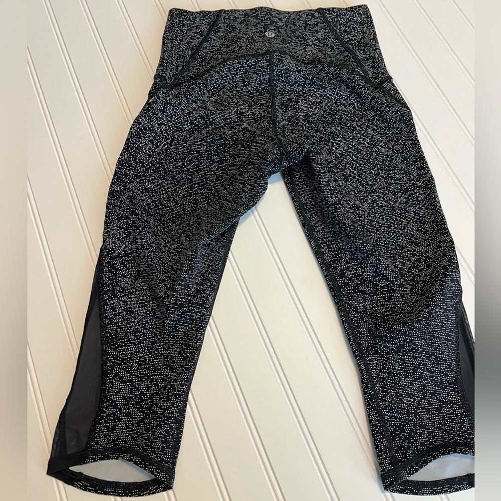 Lululemon | Wunder Under High-Rise Capri Leggings | Black/White | Size 6